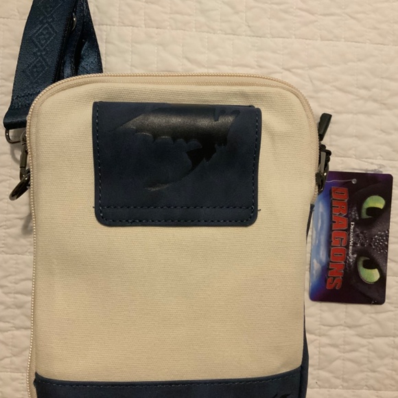 DreamWorks How To Train Your Dragon Toothless Icon Crossbody Bag - Picture 5 of 14